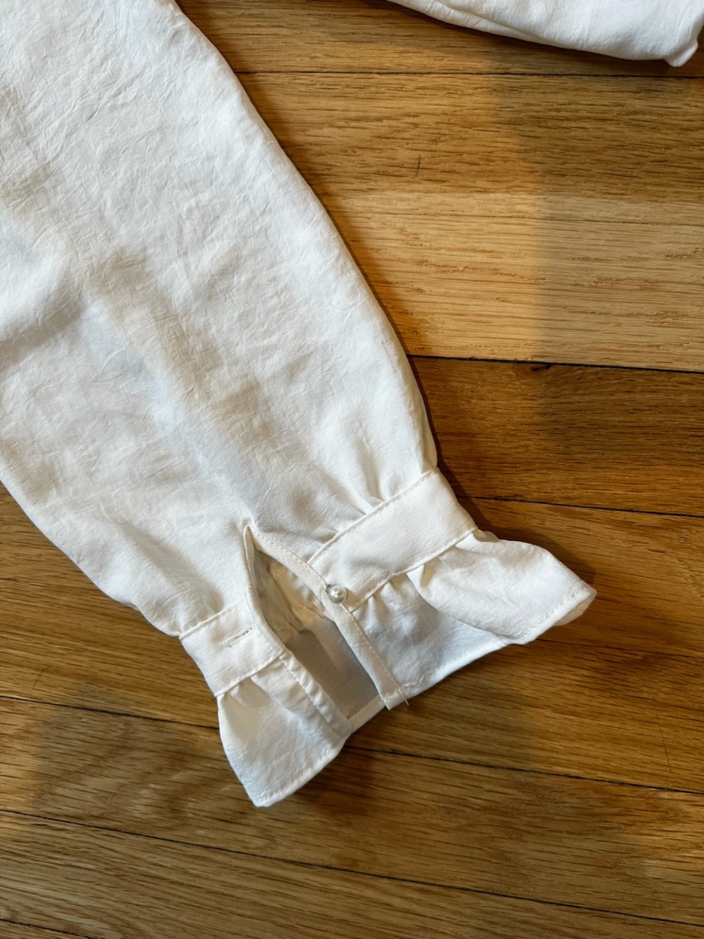Zara Pearl Collar White Button-Up Blouse - Picture 4 of 4
